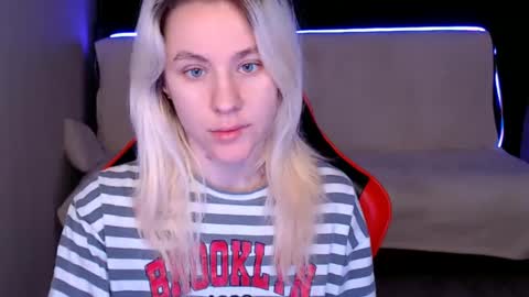 baby_kitte online show from December 8, 2024, 3:43 am