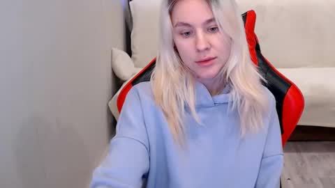 baby_kitte online show from December 9, 2024, 6:34 am