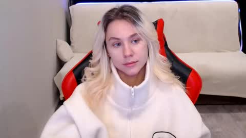 baby_kitte online show from December 10, 2024, 8:08 am