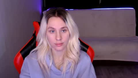 baby_kitte online show from December 12, 2024, 3:43 am