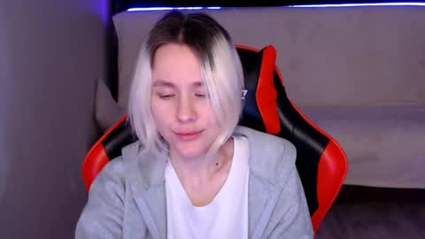 baby_kitte online show from December 13, 2024, 6:31 am