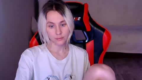 baby_kitte online show from December 13, 2024, 9:57 am