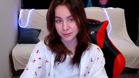 baby_kitte online show from January 1, 2025, 7:41 am