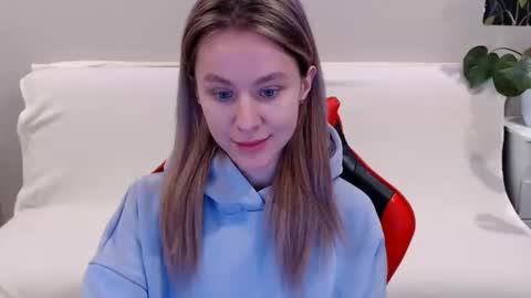 baby_kitte online show from February 12, 2025, 6:40 am