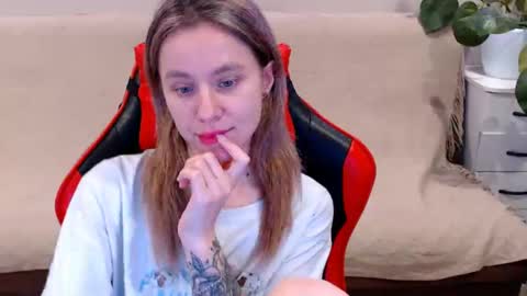 baby_kitte online show from February 16, 2025, 3:16 pm