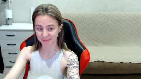 baby_kitte online show from October 12, 2025, 12:20 am