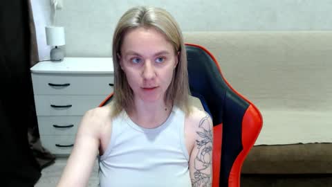 baby_kitte online show from October 18, 2025, 9:10 am