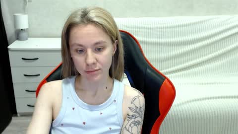 baby_kitte online show from October 27, 2025, 3:54 am