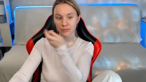 baby_kitte online show from April 24, 2026, 3:53 am