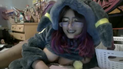 Snapshot of babymelodyx0x chatting on June 18, 2026, 12:00 am Melody 3 online show from June 18, 2026, 12:00 am