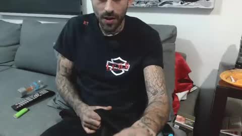 Snapshot of badcouple_ chatting on February 5, 2025, 2:29 am BadCouple online show from February 5, 2025, 2:29 am