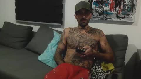 Snapshot of badcouple_ chatting on September 14, 2025, 2:11 am BadCouple online show from September 14, 2025, 2:11 am