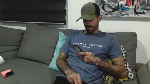 Snapshot of badcouple_ chatting on September 20, 2025, 4:46 am BadCouple online show from September 20, 2025, 4:46 am