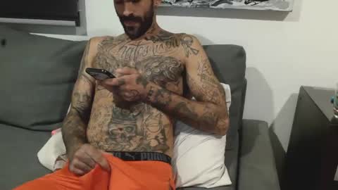 Snapshot of badcouple_ chatting on October 1, 2025, 12:38 am BadCouple online show from October 1, 2025, 12:38 am