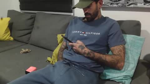 Snapshot of badcouple_ chatting on October 25, 2025, 5:15 am BadCouple online show from October 25, 2025, 5:15 am