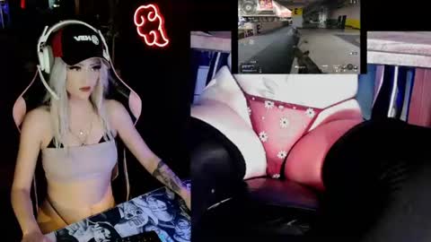 Snapshot of badd0ll chatting on July 8, 2026, 2:32 pm badd0ll online show from July 8, 2026, 2:32 pm