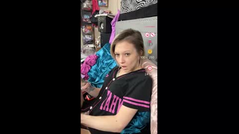 badbitchh online show from December 22, 2024, 7:33 am