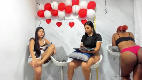 Snapshot of badgirls_000 chatting on February 17, 2025, 12:16 pm candy and dayan online show from February 17, 2025, 12:16 pm