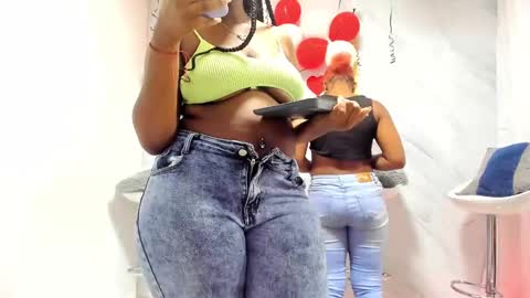 Snapshot of badgirls_000 chatting on February 20, 2025, 11:20 am candy and dayan online show from February 20, 2025, 11:20 am