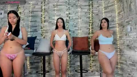 Snapshot of badgirls_000 chatting on September 19, 2025, 11:11 am candy and dayan online show from September 19, 2025, 11:11 am