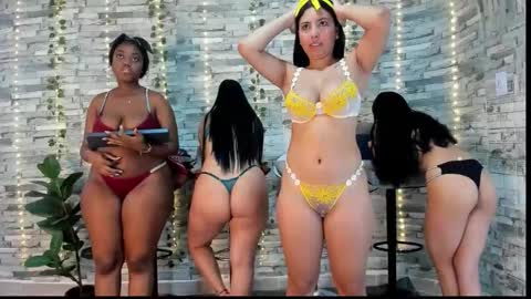 Snapshot of badgirls_000 chatting on October 18, 2025, 11:33 am candy and dayan online show from October 18, 2025, 11:33 am