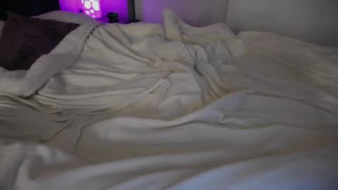 Jade online show from May 5, 2026, 4:20 am