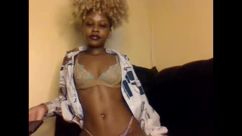 Snapshot of badgurllily chatting on December 15, 2025, 4:28 am Lily. online show from December 15, 2025, 4:28 am