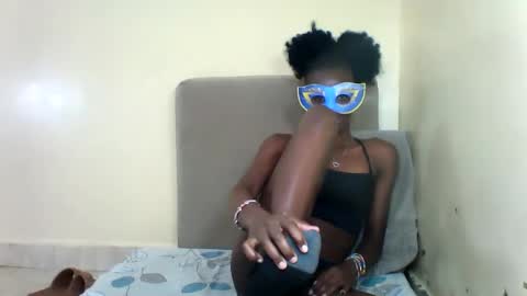 Snapshot of bads_hornies chatting on November 14, 2025, 9:19 am bads_hornies online show from November 14, 2025, 9:19 am