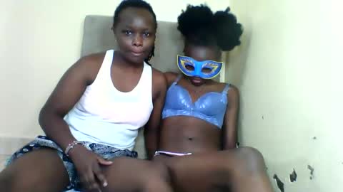 Snapshot of bads_hornies chatting on November 17, 2025, 9:09 pm bads_hornies online show from November 17, 2025, 9:09 pm