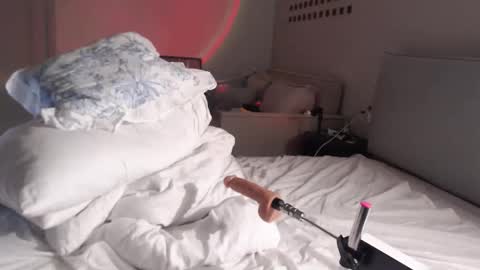 Susie  online every day except weekends    lets use FACK MACHINE in pvt online show from September 16, 2025, 3:13 pm