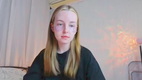 Snapshot of bae_cake_ chatting on April 11, 2026, 11:42 pm Alice online show from April 11, 2026, 11:42 pm