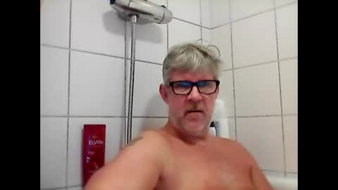 Snapshot of baggelina75 chatting on December 10, 2024, 7:22 pm baggelina75 online show from December 10, 2024, 7:22 pm