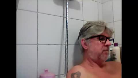 Snapshot of baggelina75 chatting on March 3, 2025, 5:50 pm baggelina75 online show from March 3, 2025, 5:50 pm