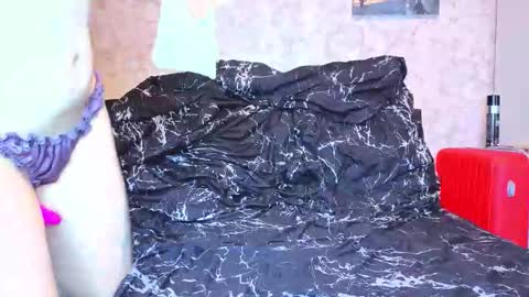 holly online show from December 2, 2025, 3:40 pm