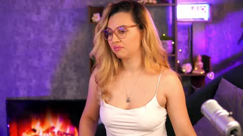 Snapshot of bailey_evans chatting on December 11, 2024, 5:32 am Bailey online show from December 11, 2024, 5:32 am