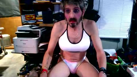 Snapshot of balddickstroking chatting on November 17, 2025, 3:45 am balddickstroking online show from November 17, 2025, 3:45 am