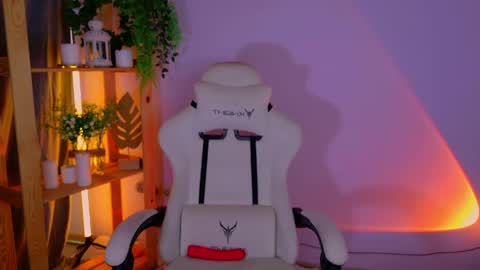 Snapshot of balerinacappuccino_ chatting on May 9, 2026, 10:20 am Elly online show from May 9, 2026, 10:20 am