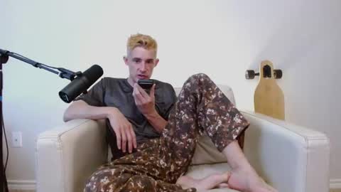 bananacurvesleft online show from July 3, 2026, 11:22 pm
