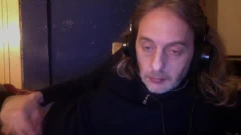 Snapshot of bangintoleather chatting on March 3, 2025, 12:59 am bangintoleather online show from March 3, 2025, 12:59 am