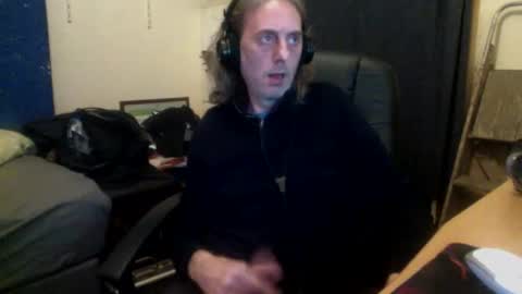 Snapshot of bangintoleather chatting on September 18, 2025, 2:35 am bangintoleather online show from September 18, 2025, 2:35 am