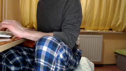 Snapshot of banschie chatting on February 11, 2025, 11:33 pm online show from February 11, 2025, 11:33 pm