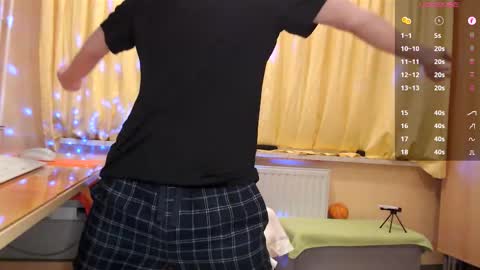 Snapshot of banschie chatting on October 5, 2025, 6:17 pm online show from October 5, 2025, 6:17 pm