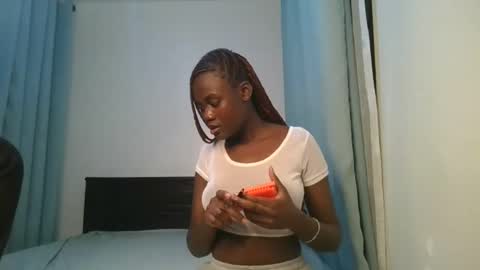 queen online show from December 1, 2025, 9:20 pm