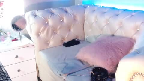 barbiefox_ online show from July 14, 2026, 2:05 am