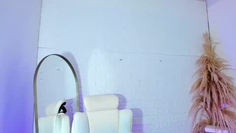 Snapshot of barbiegirl___ chatting on February 15, 2025, 8:33 am barbiegirl___ online show from February 15, 2025, 8:33 am