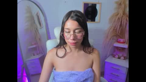 Snapshot of barbiegirl___ chatting on March 5, 2025, 8:21 am barbiegirl___ online show from March 5, 2025, 8:21 am