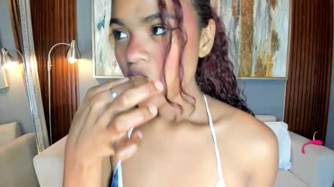 Luna online show from March 5, 2026, 7:54 pm