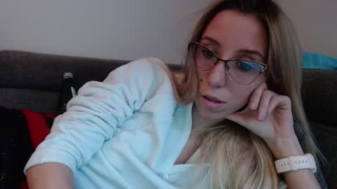 Snapshot of barelylegalblondy chatting on April 18, 2026, 5:28 pm Lena online show from April 18, 2026, 5:28 pm