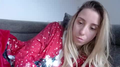 Snapshot of barelylegalblondy chatting on April 22, 2026, 9:01 am Lena online show from April 22, 2026, 9:01 am