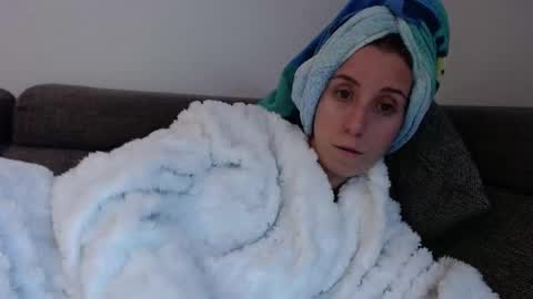 Snapshot of barelylegalblondy chatting on April 23, 2026, 5:15 pm Lena online show from April 23, 2026, 5:15 pm
